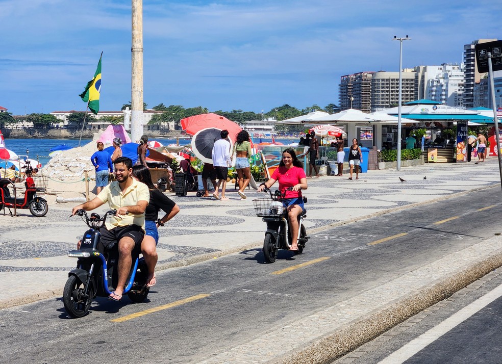 Patinetes, monociclos, bicicletas elétricas, pequenas motos e ciclomotores são veículos de micromobilidade. — Foto: Raoni Alves / g1 Rio
