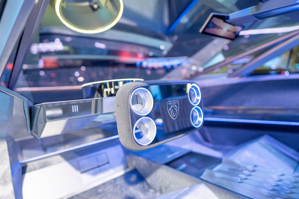 O volante do Peugeot Inception não tem barra de direção que o ligue às rodas — Foto: Divulgação | Peugeot