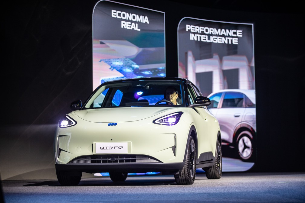 Geely EX2, modelo urbano recém-lançado que se destaca pelo custo-benefício — Foto: Fábio Tito/g1
