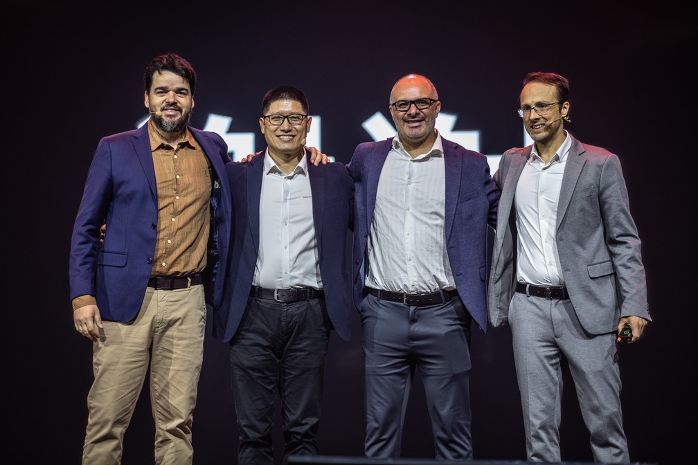 Executivos da Omoda Jaecoo apresentam as novidades no Salão do Automóvel 2025 — Foto: Fabio Tito/g1