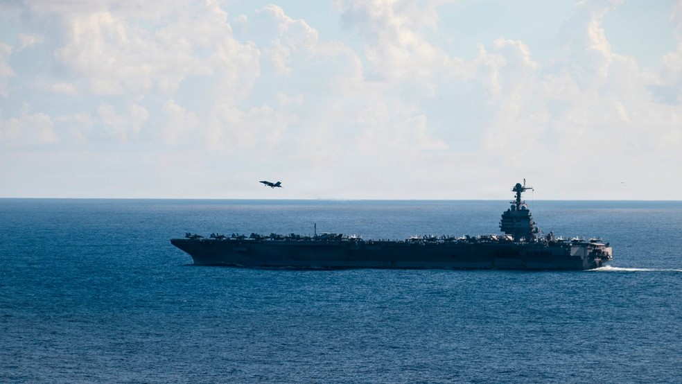 Jato de guerra decola do porta-aviões USS Gerald Ford, da Marinha dos Estados Unidos, no mar do Caribe em 13 de novembro de 2025. — Foto: Divulgação/Marinha dos Estados Unidos