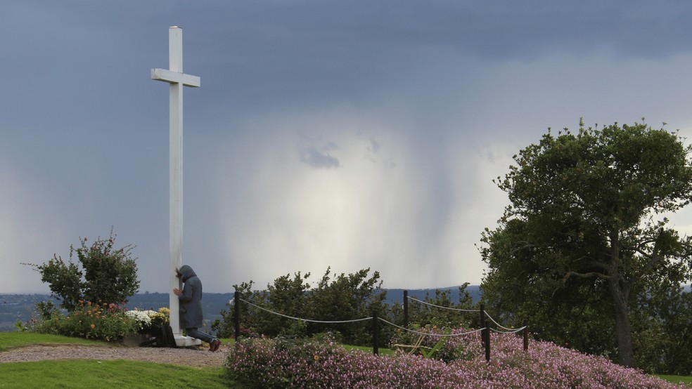 Cruz de 7 metros erguida em Dozulé, na França — Foto: Cyrille161 via Wikimedia Commons