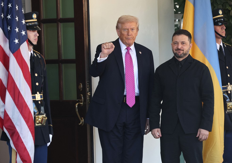 Presidente dos EUA, Donald Trump, recebe o ucraniano Volodymyr Zelensky na Casa Branca, em 17 de outubro de 2025 — Foto: Win McNamee/Getty Images/AFP