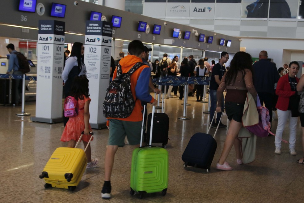 Aeronautas realizam paralisação no Aeroporto Internacional de Viracopos, na cidade de Campinas, em São Paulo, em 2022. — Foto: DENNY CESARE/CÓDIGO19/ESTADÃO CONTEÚDO