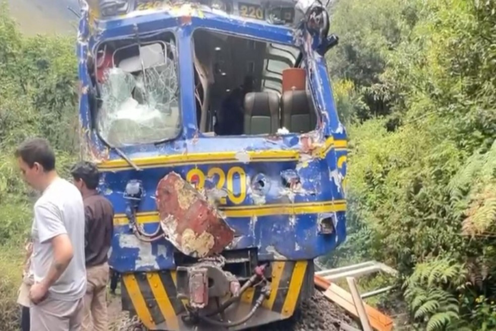 Trens bateram a caminho de Machu Picchu, no Peru, em 30 de dezembro de 2025 — Foto: Agência Andina/Reprodução