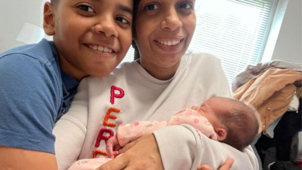 Luciana Soares da Silva com os filhos Kauã e Maria — Foto: Reprodução/WhatsApp