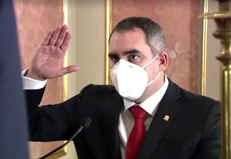 Rafael Belaúnde Llosa, ao assumir cargo de ministro de Energia e Minas do Peru — Foto: Reprodução/Reuters