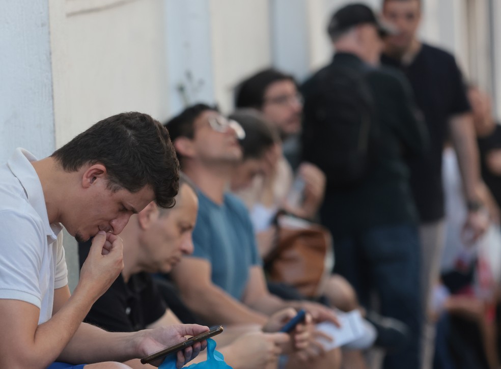 Movimentação de candidatos antes da abertura dos portões para a realização das provas do Concurso Nacional Unificado (CNU) 2025. — Foto: WERTHER SANTANA/ESTADÃO CONTEÚDO