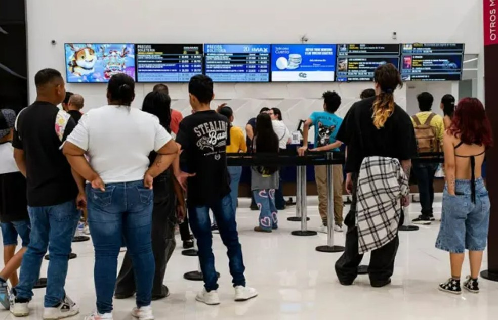 O consumo privado tem sido um dos principais motores do crescimento recente da economia colombiana — Foto: BBC/Getty Images