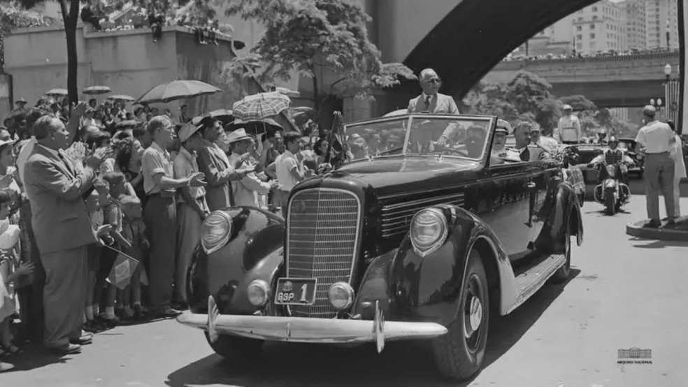 Getúlio Vargas em SP em 1954 — Foto: Arquivo Nacional via BBC