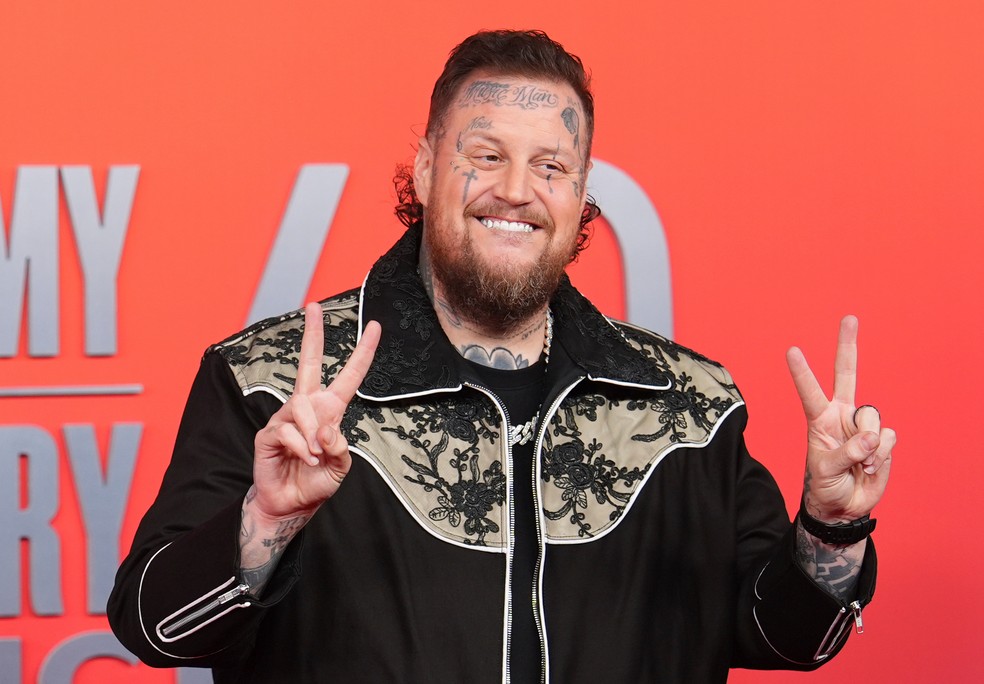 Jelly Roll, nome artístico de Jason DeFord, é rapper, cantor e compositor dos EUA que combina hip-hop, country e rock em canções de tom autobiográfico. — Foto: AP Photo