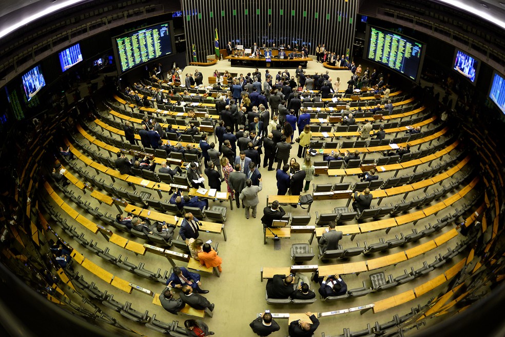 Vista do plenário da Câmara dos Deputados antes do início da votação do texto da reforma tributária, em Brasília, na noite desta quinta-feira, 6 de julho de 2023. — Foto: CLÁUDIO REIS/ENQUADRAR/ESTADÃO CONTEÚDO