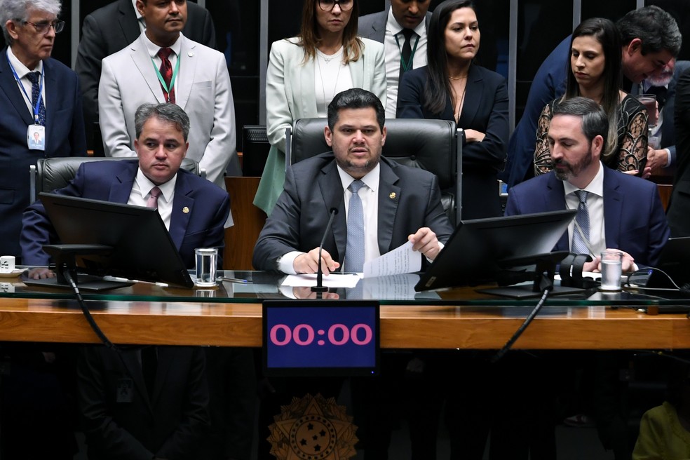 O presidente do Senado, Davi Alcolumbre (União-AP), conduzindo a sessão do Congresso que aprovou o orçamento para 2026. — Foto: Jonas Pereira/Agência Senado