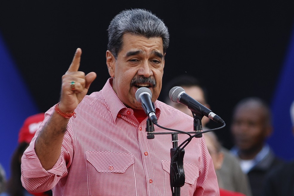 Nicolás Maduro discursa durante manifestação na Venezuela — Foto: Stringer/AFP