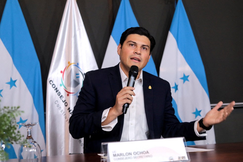 Marlon Ochoa, secretário do órgão eleitoral de Honduras — Foto: REUTERS/Fredy Rodriguez