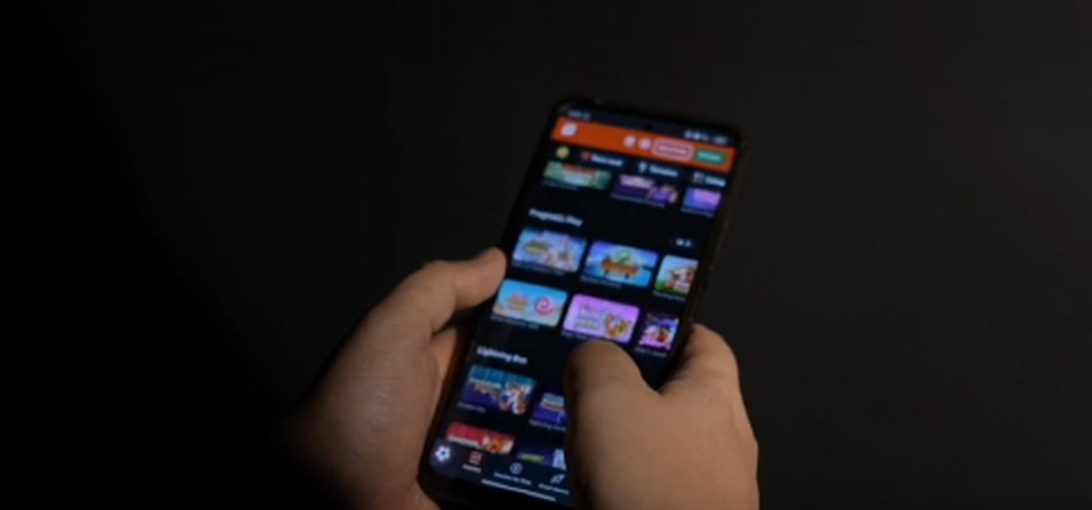 Especialista alerta para riscos psicológicos de jogos de apostas online — Foto: RPC