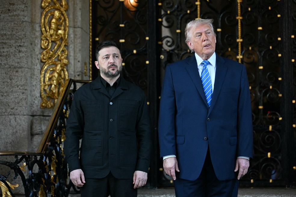 Trump com Zelensky na Casa Branca no dia 28 de dezembro de 2025 — Foto: Jim WATSON / AFP