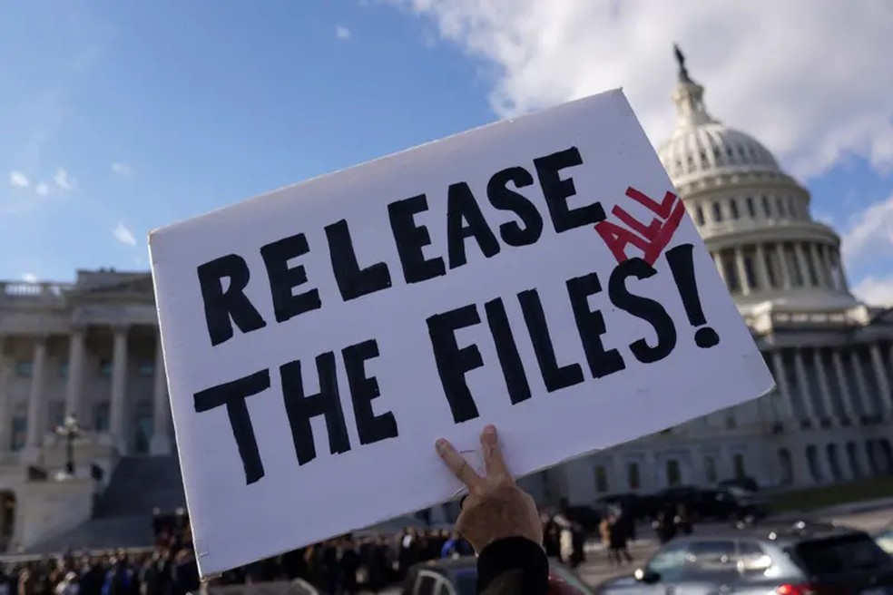 Autoridades têm sido pressionadas por manifestações pedindo a publicação dos arquivos de Epstein. — Foto: EPA/Shutterstock via BBC