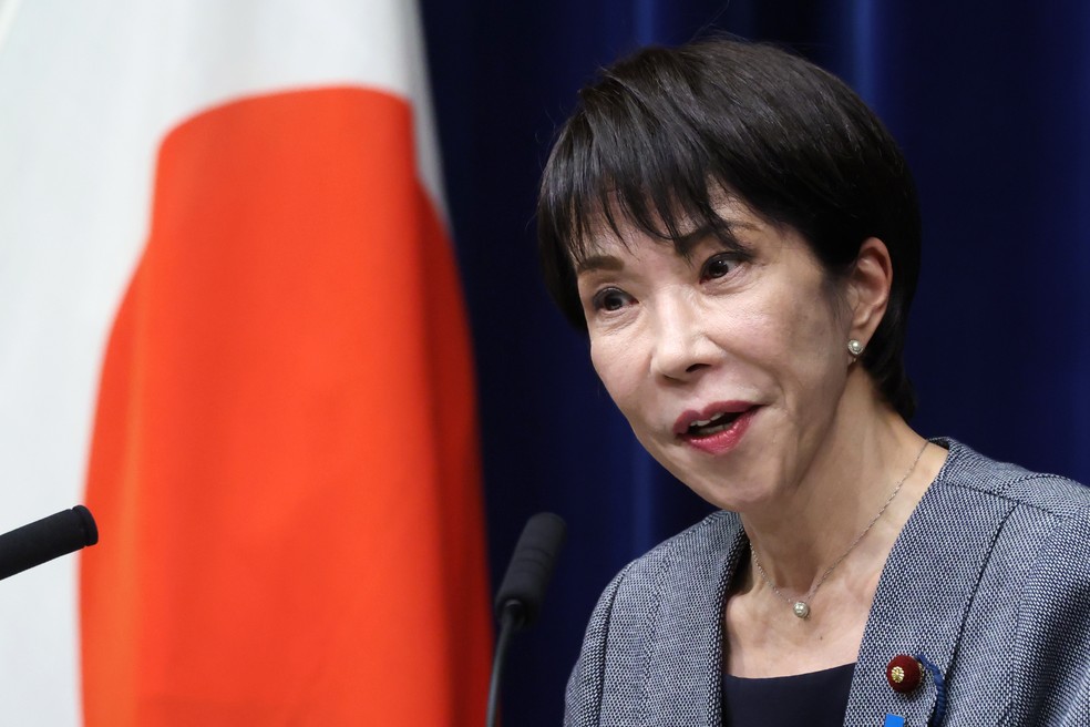 A primeira-ministra do Japão, Sanae Takaichi, discursa durante uma coletiva de imprensa no gabinete do primeiro-ministro em Tóquio, Japão — Foto: Kiyoshi Ota/Pool Photo via AP, Arquivo