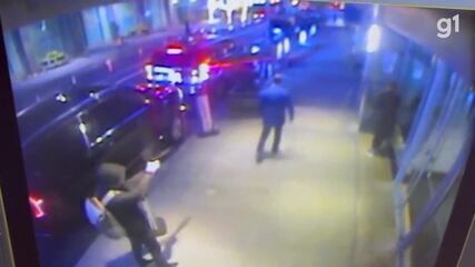 Vídeo mostra homem atirando contra CEO em Nova York