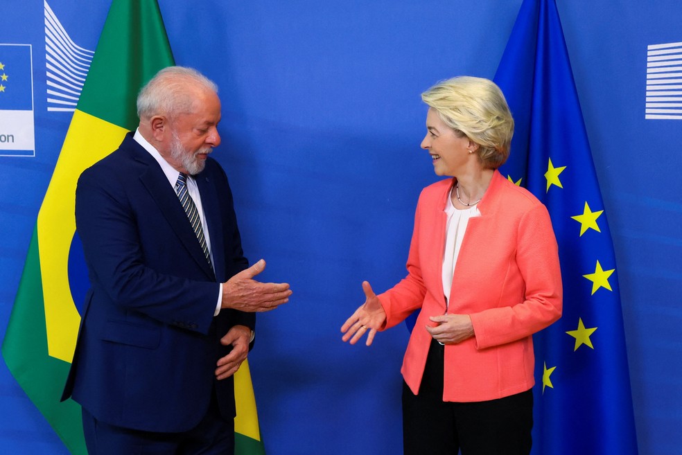 Lula se encontra com president da Comissão Europeia, Ursula von der Leyen, na Bélgica em 17 de julho de 2023 — Foto: Yves Herman/Reuters