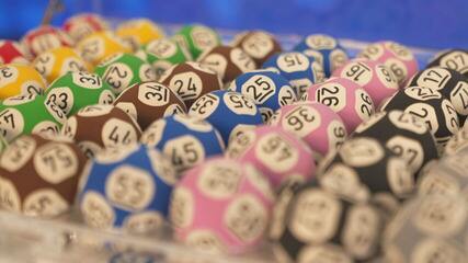 Mega da Virada: como os brasileiros sonham, apostam e desafiam a matemática por um bilhão