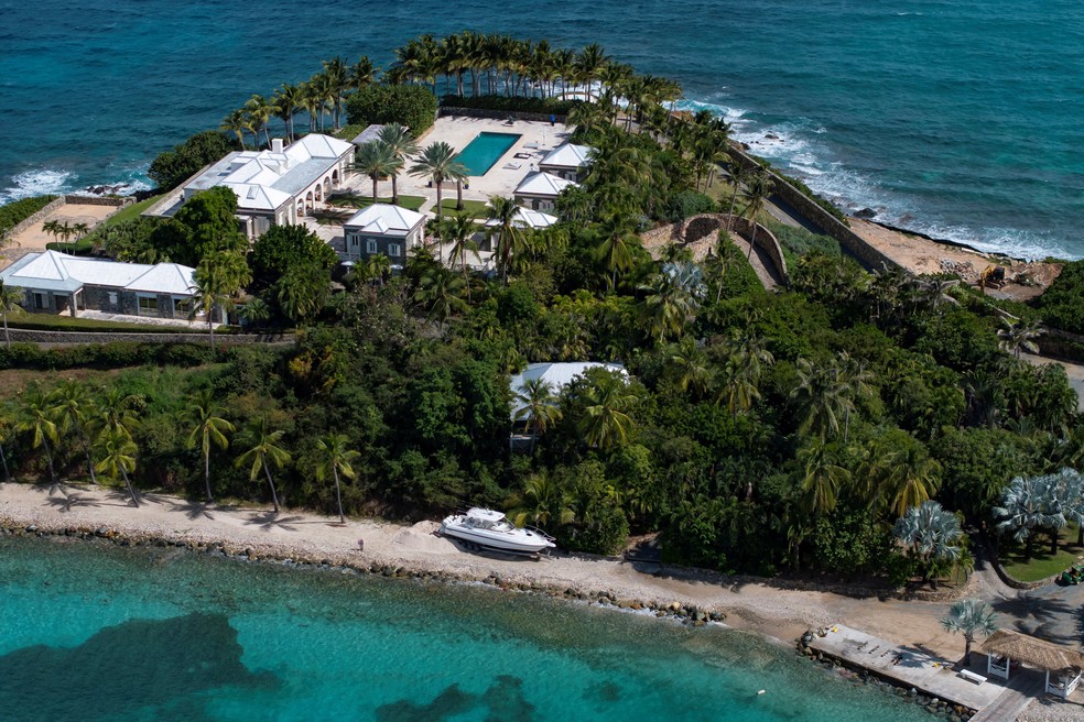 A ilha de Little Saint James, de propriedade do empresário norte-americano Jeffrey Epstein, acusado de crimes sexuais. — Foto: Marco Bello/ Reuters