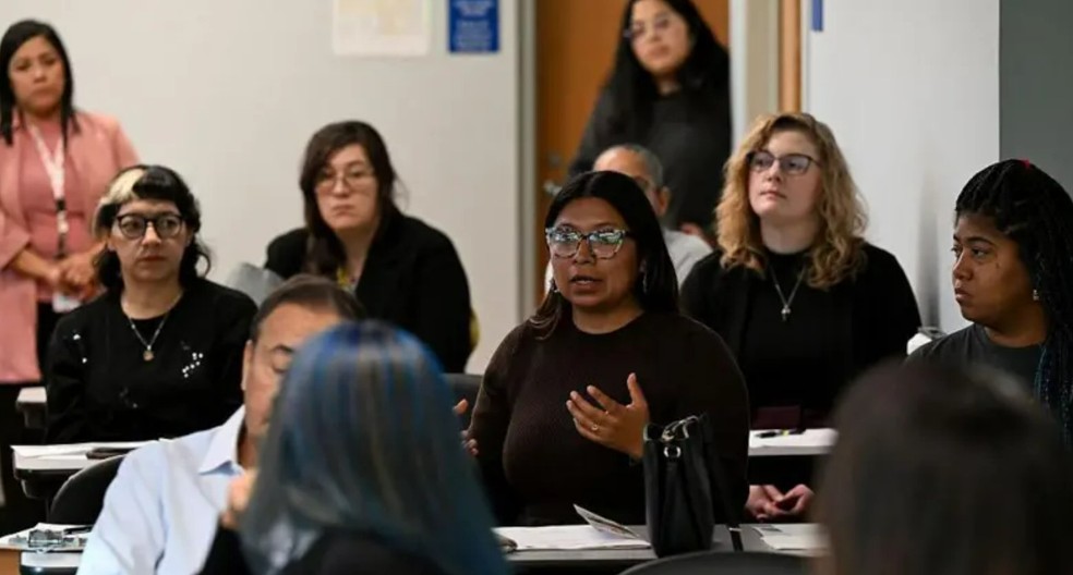 Sessões informativas sobre como fazer um plano familiar caso um ou ambos os pais sejam deportados se multiplicaram pelos Estados Unidos — Foto: BBC/The Washington Post Via Getty Images