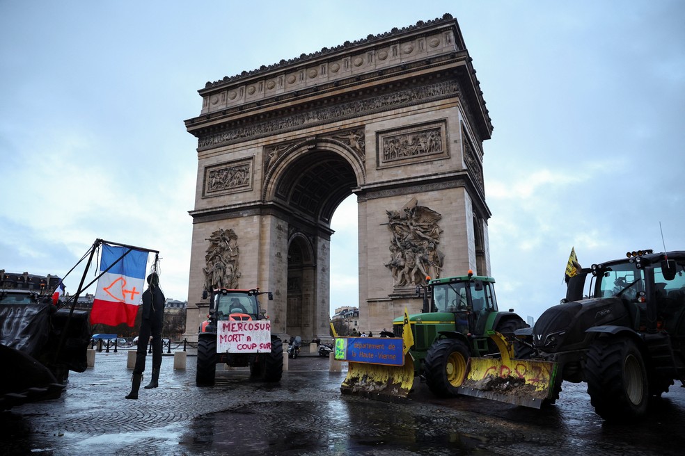 Protesto contra acordo de livre comércio UE-Mercosul, em Paris — Foto: Sarah Meyssonnier/Reuters