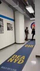 Vídeo mostra Maduro detido na sede do departamento antidrogas dos EUA