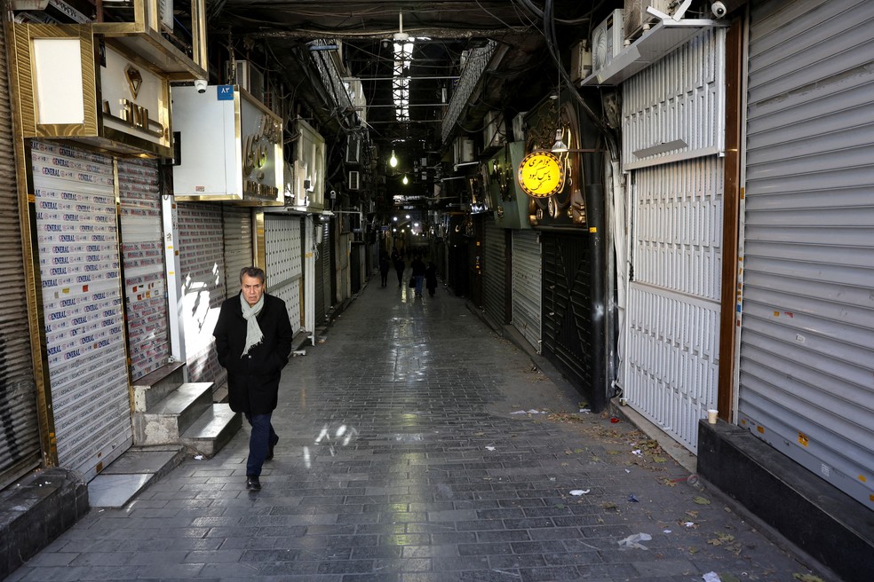 Imagem de dezembro de 2025 mostra o Grande Bazar de Teerã, no Irã, fechado por falta de mercadorias. — Foto: Majid Asgaripour/WANA via Reuters
