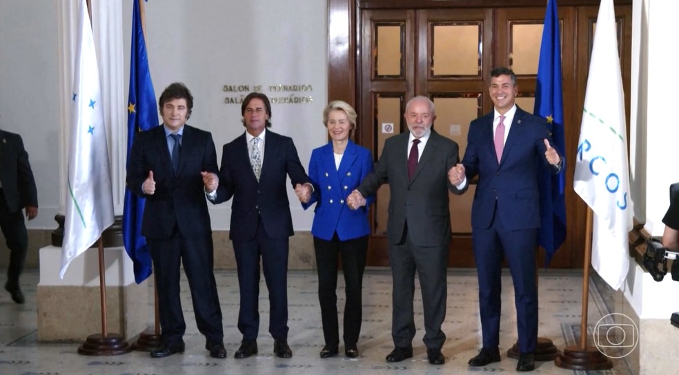 Acordo UE-Mercosul é celebrado por presidente da Comissão Europeia e presidentes do Brasil, Argentina, Uruguai e Paraguai — Foto: Imagem: TV Globo