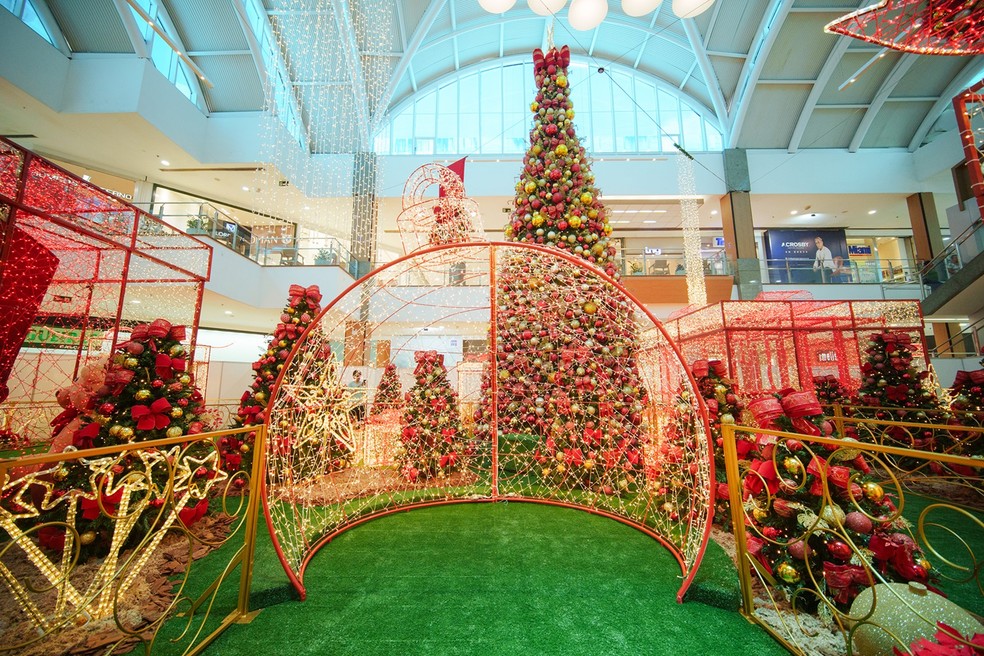 'Natal dos presentes brilhantes' é o tema da decoração de Natal do Shopping Tacaruna em 2024 — Foto: Danilo Catão/Divulgação