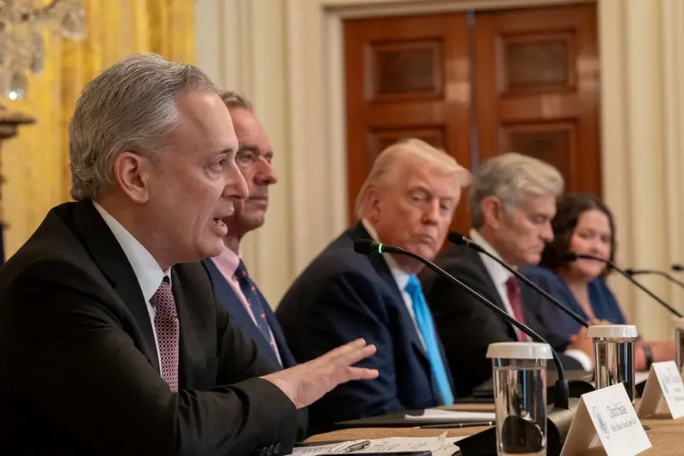 David Sacks fala em evento na Casa Branca, em julho de 2025. Ele é um dos bilionários que se opõem à medida — Foto: Casa Branca via BBC