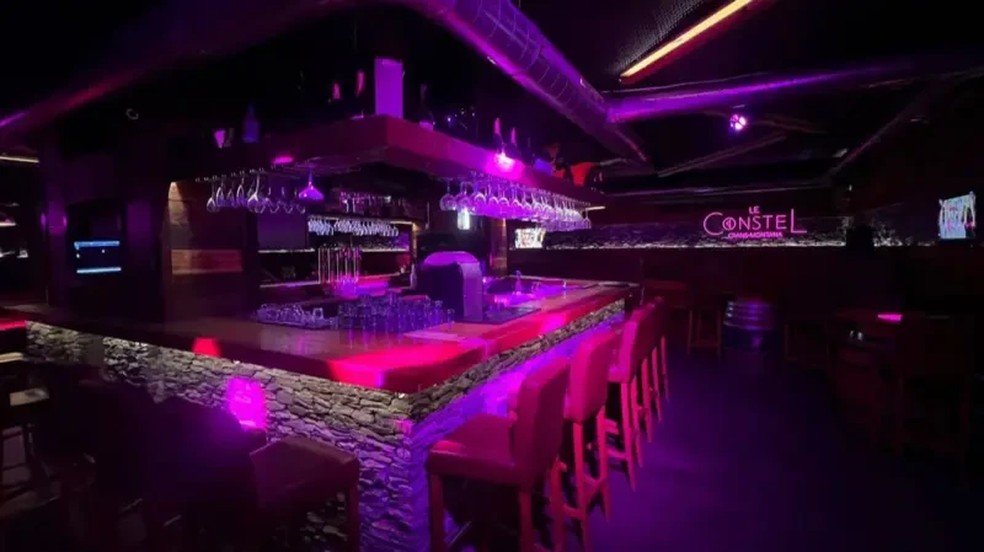 Imagem de novembro de 2024 mostra interior do bar — Foto: Google Maps via BBC