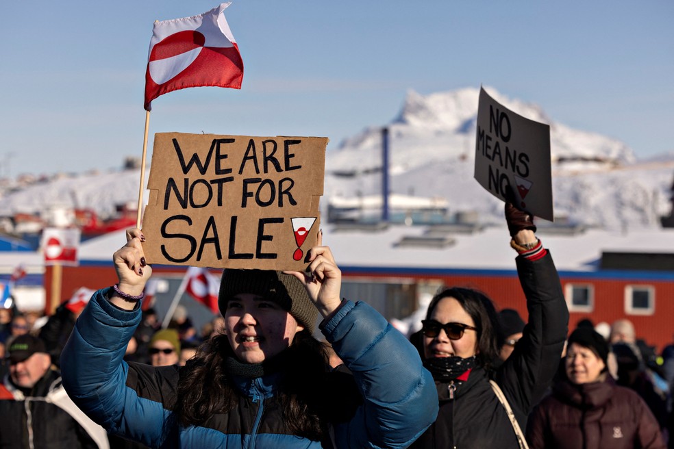 Moradores da Groenlândia fazem protesto contra os EUA, em 15 de março de 2025 — Foto: Christian Klindt Soelbeck/Ritzau Scanpix/via REUTERS