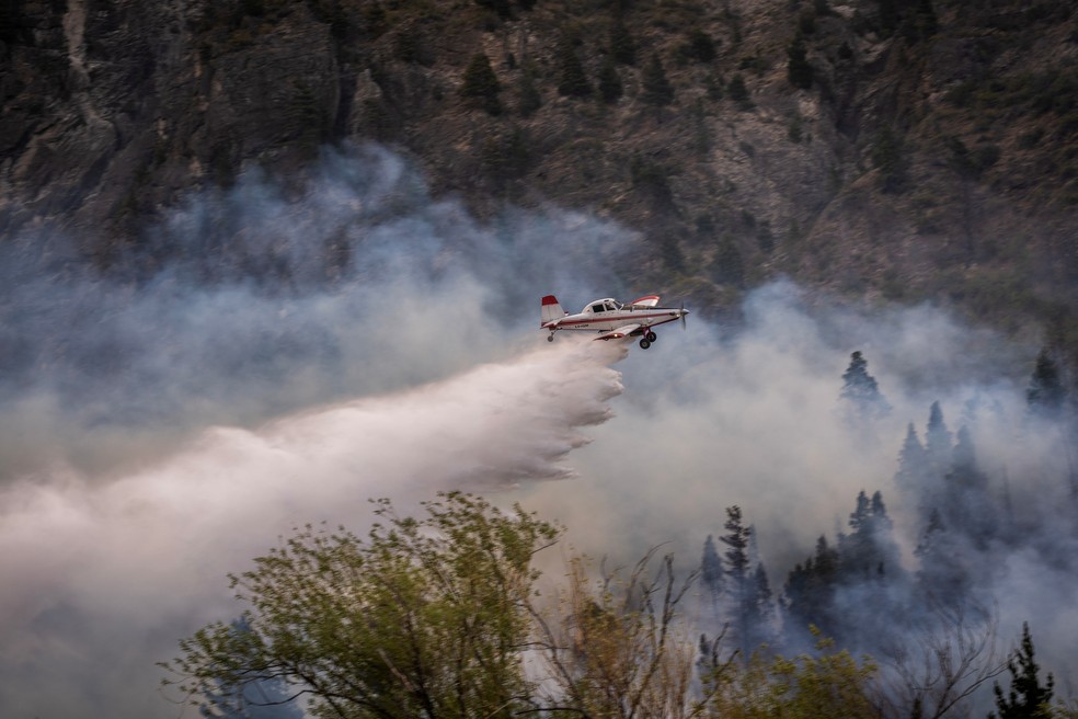 Incêndio de grandes proporções consome Patagônia argentina em janeiro de 2026. — Foto: Gonzalo Keogan/AFP