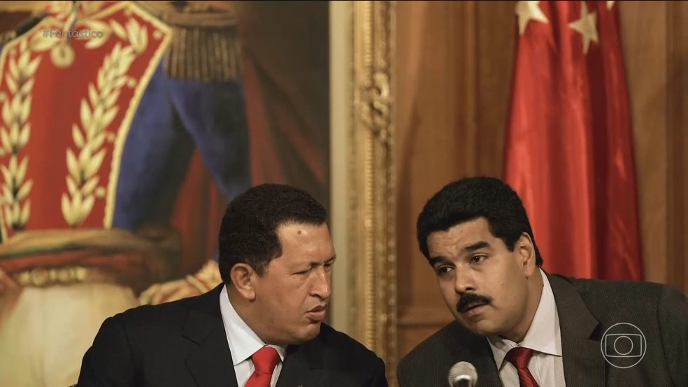 Nicolás Maduro e Hugo Chávez — Foto: Reprodução/TV Globo