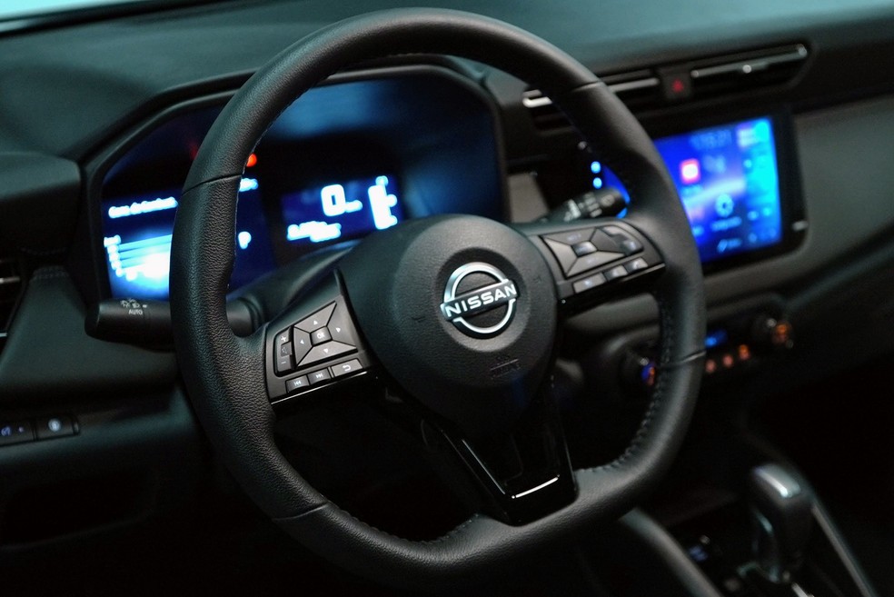 Volante do Nissan Kait é o mesmo do Kicks Play — Foto: Rafael Peixoto/g1