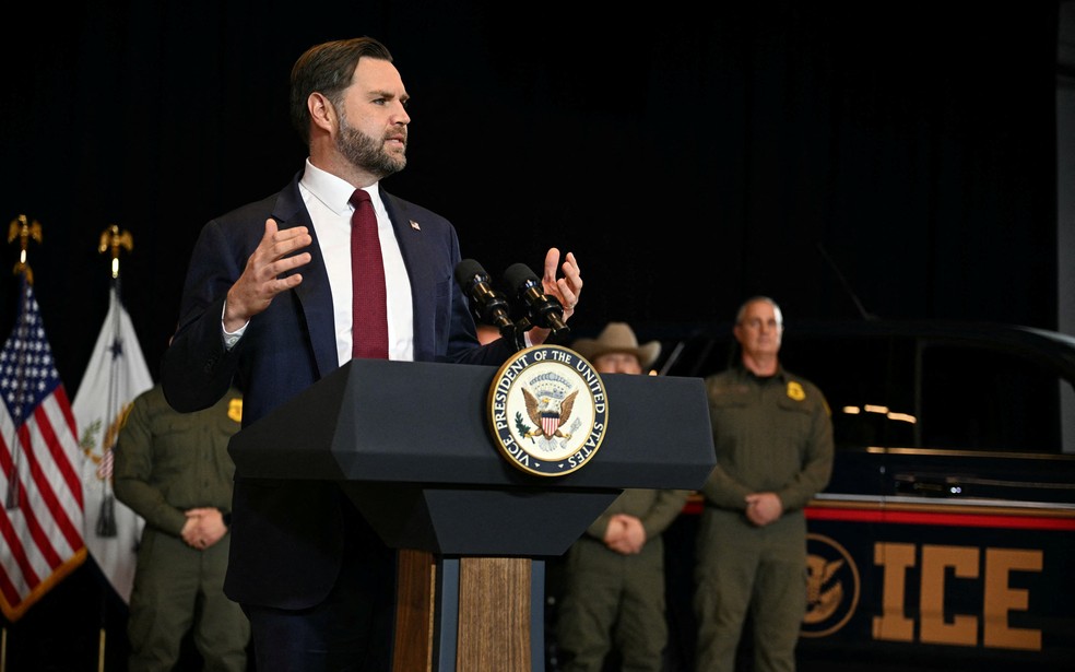 O vice-presidente dos EUA, JD Vance, discursa em Minneapolis. — Foto: Jim Watson/Pool via REUTERS