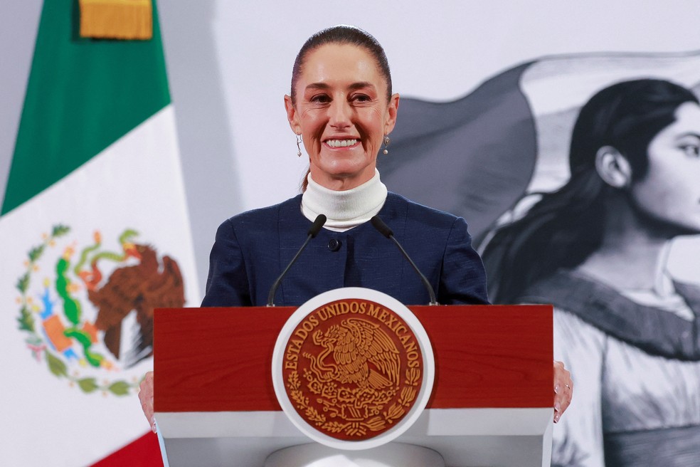 Claudia Sheinbaum, presidente do México, anuncia acordo com Donald Trump para pausar tarifas por um mês — Foto: REUTERS/Raquel Cunha