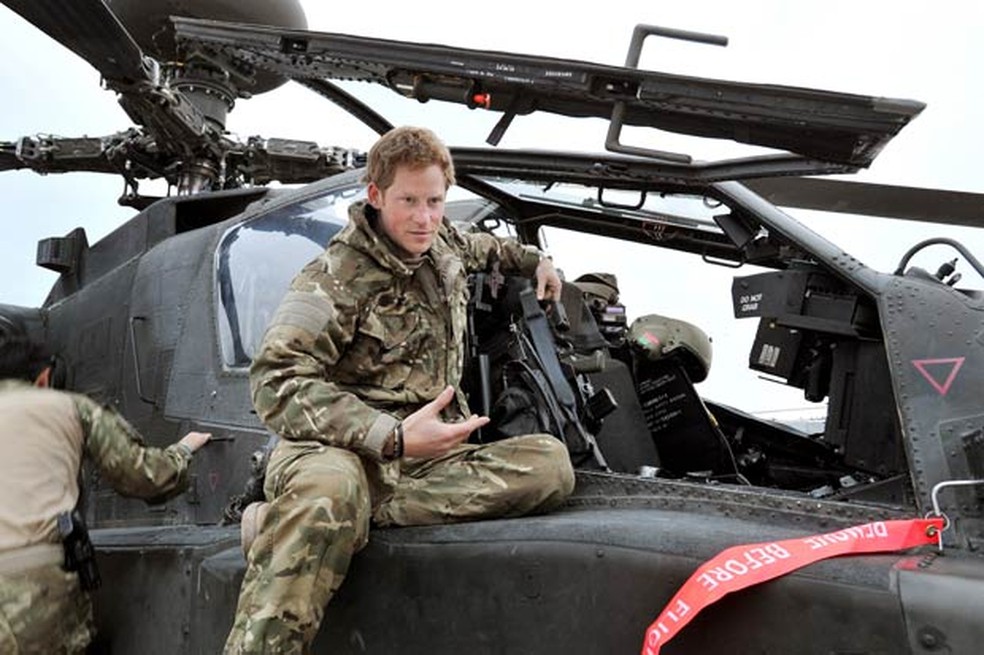 O príncipe britânico Harry prepara-se para missão no Afeganistão em 31 de outubro de 2012 — Foto: AFP