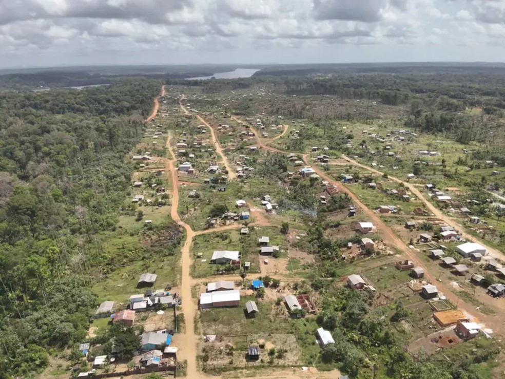 Área desmatada recebeu novas ocupações no Oiapoque; moradores chegam na esperança dos recursos do petróleo — Foto: Uesclei Costa