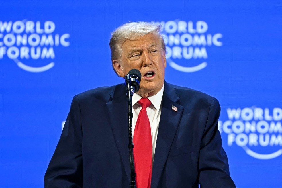 Trump discursa no Fórum Econômico Mundial — Foto: Fabrice Coffrini/AFP