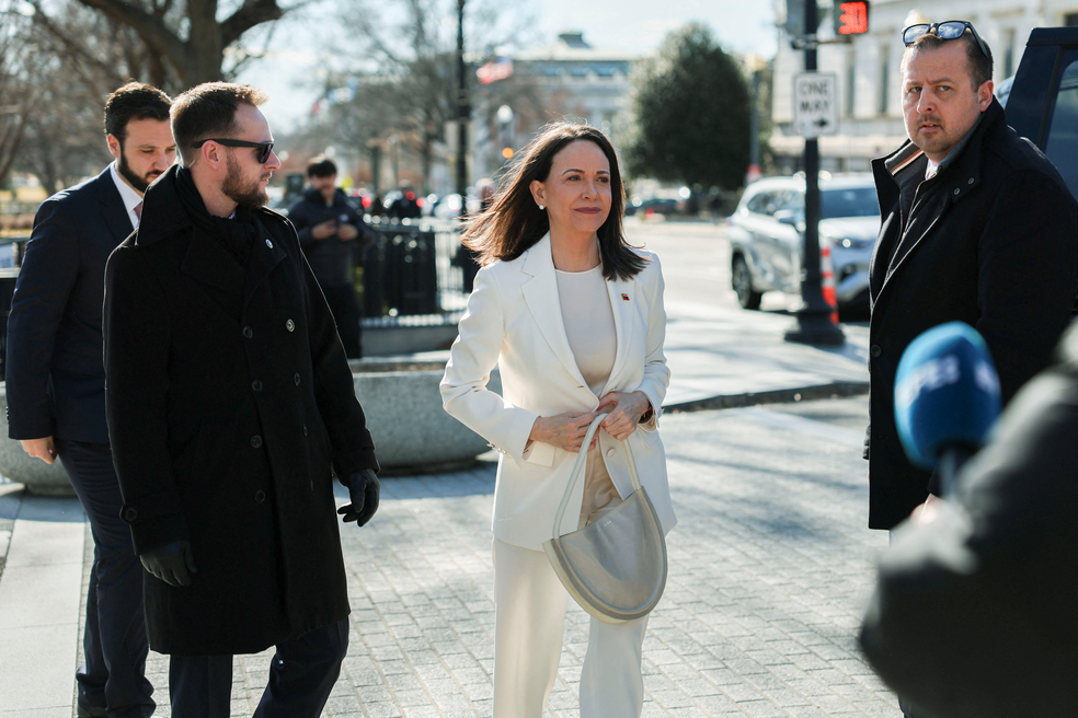 Opositora venezuelana María Corina Machado chega à Casa Branca, em Washington, nos EUA, para reunião com Donald Trump, — Foto: Kylie Cooper/ Reuters