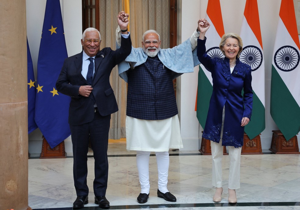O presidente do Conselho Europeu, António Costa, a presidente da Comissão Europeia, Ursula von der Leyen, e o primeiro-ministro indiano, Narendra Modi — Foto: Reuters