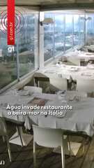 Água invade restaurante à beira-mar na Itália
