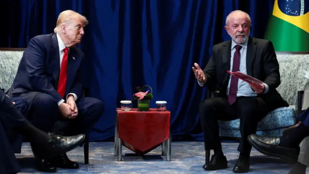 Trump e Lula em primeiro encontro formal, na Malásia, em outubro de 2025 — Foto: REUTERS