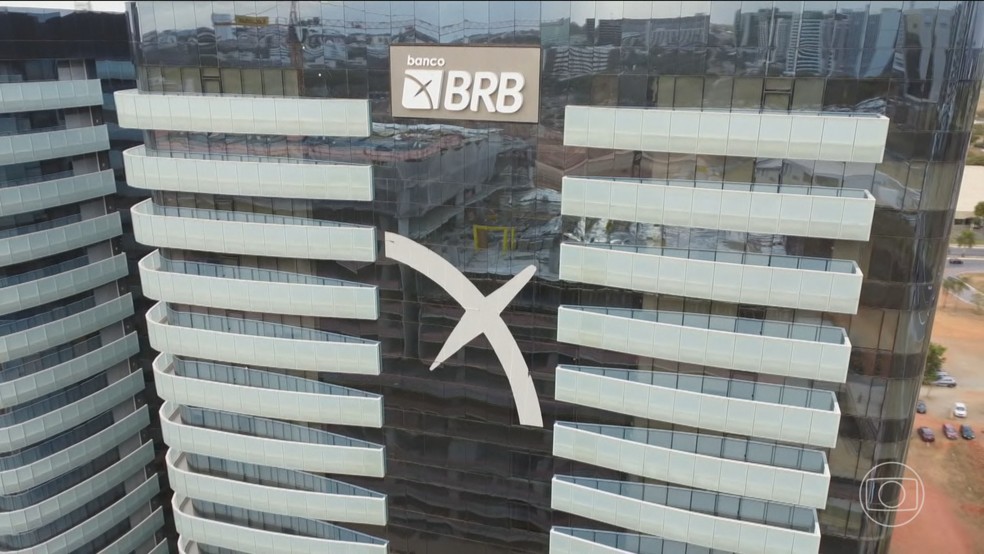 PF abre inquérito para investigar a suspeita de gestão fraudulenta no Banco de Brasília — Foto: Jornal Nacional/ Reprodução