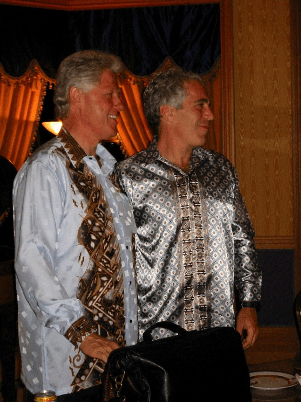Ex-presidente dos EUA Bill Clinton ao lado de Jeffrey Epstein. — Foto: Reuters